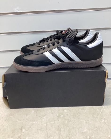 Adidas Samba Indoor Soccer Shoe Size 9 Men's / 10 Women's