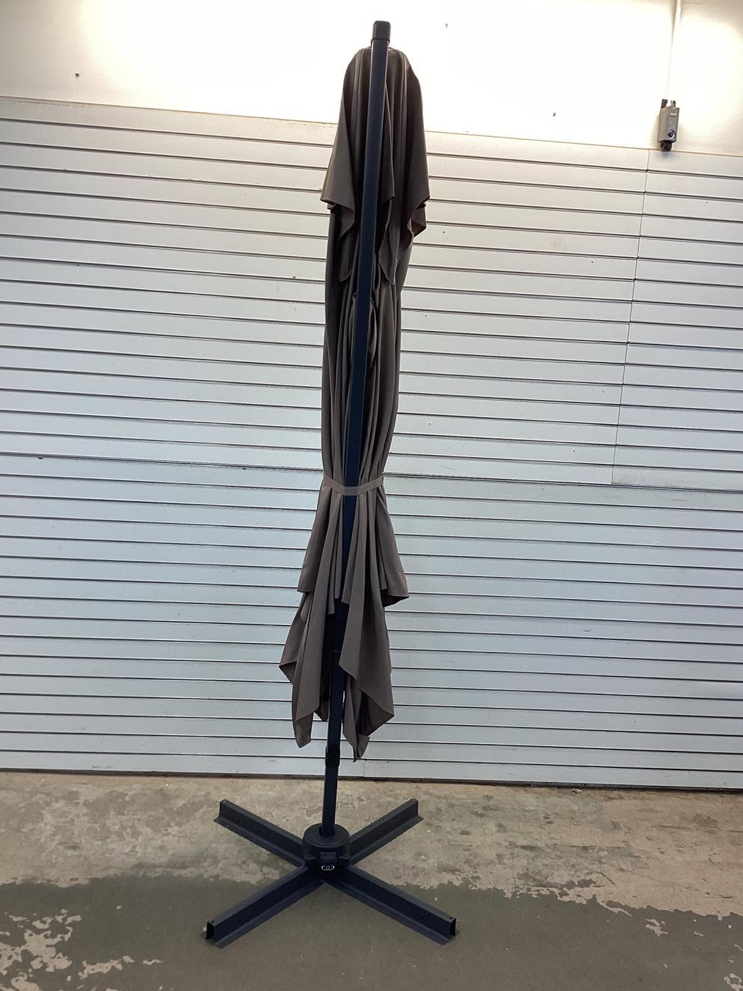 10 Feet Offset Umbrella with 8 Ribs Cantilever and Cross Base