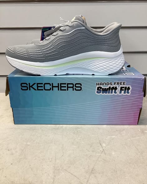 Skechers Women's Swift Fit Sneaker size 8