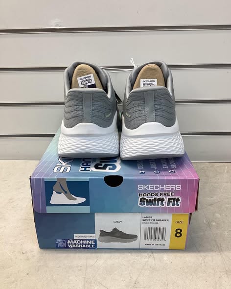 Skechers Women's Swift Fit Sneaker size 8