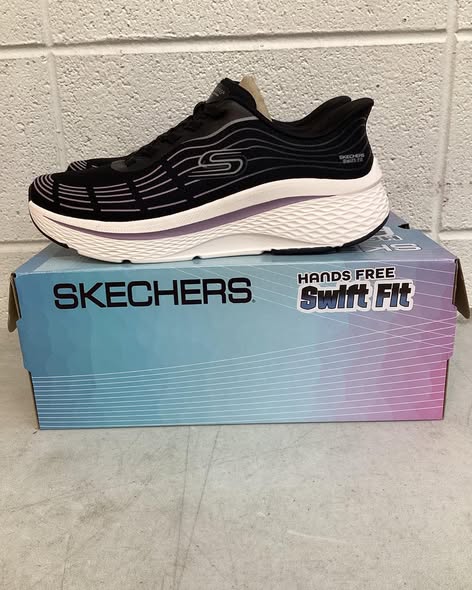 Skechers Women's Swift Fit Sneaker black/purple/white. size 8.5