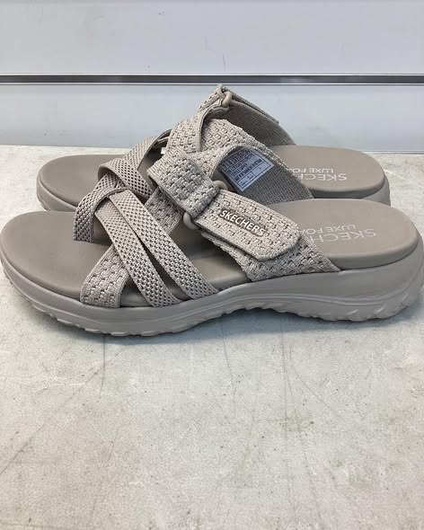Skechers Women's Strappy Slide Sandal. Size 7