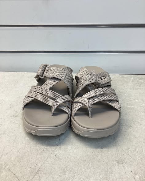 Skechers Women's Strappy Slide Sandal. Size 7