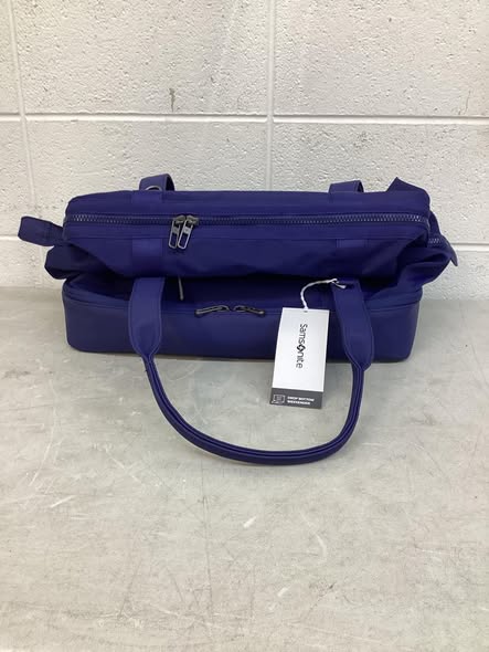 Samsonite Drop-Bottom Weekender Duffel in Navy Blue