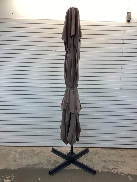 10 Feet Offset Umbrella with 8 Ribs Cantilever and Cross Base