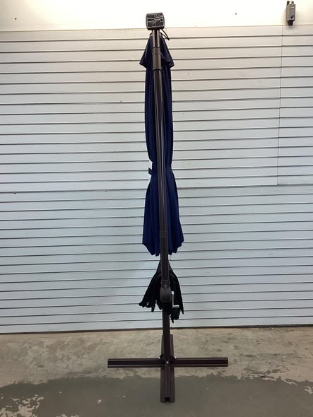 Costway 10 FT Solar Offset Hanging Umbrella Patio Cantilever Umbrella with 32 LED Lights Navy