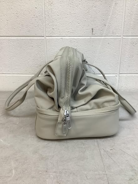 Samsonite Drop-Bottom Weekender Duffel in Limestone Grey