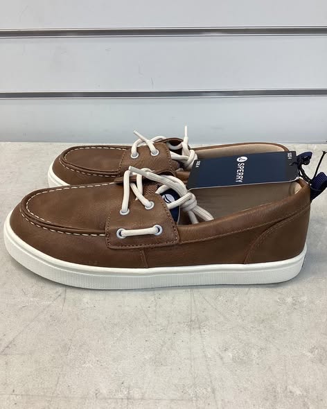 Sperry Boys Boat Shoe size 4.