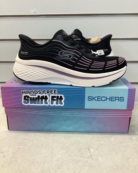 Skechers Women's Swift Fit Sneaker size 8