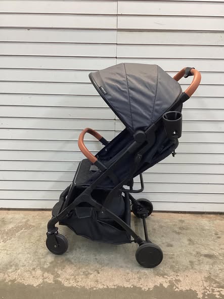 Lightweight Baby Stroller with One-Hand Folding, Extendable Canopy, Storage