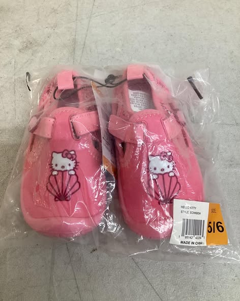 Hello Kitty Character Toddler Girls Water Shoe size 5/6