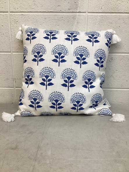 STUDIOCHIC Home Americana Indoor/Outdoor Decorative Pillow