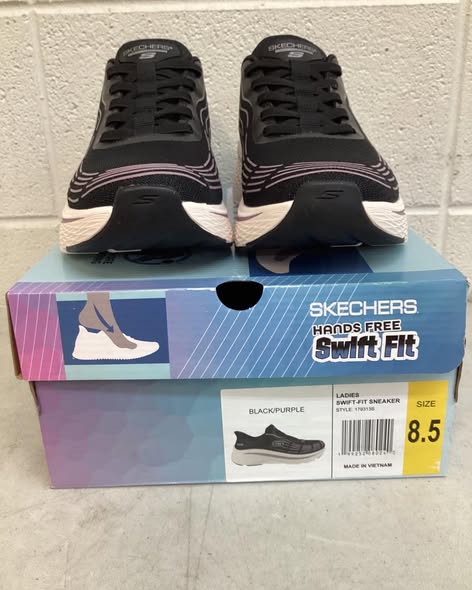 Skechers Women's Swift Fit Sneaker black/purple/white. size 8.5