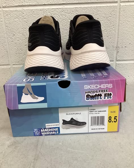 Skechers Women's Swift Fit Sneaker black/purple/white. size 8.5