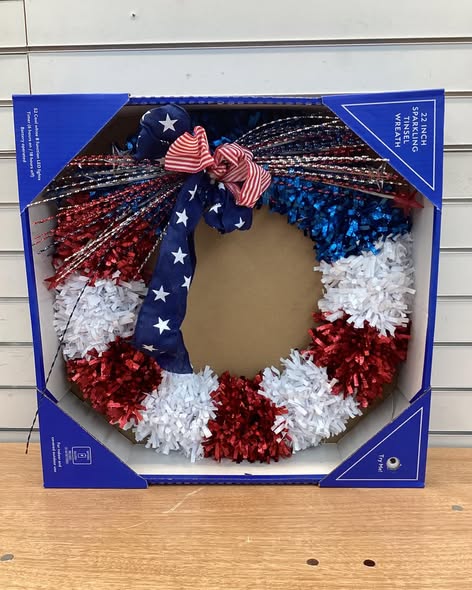 Member's Mark 22" Pre-Lit Sparkling Americana Tinsel Wreath.