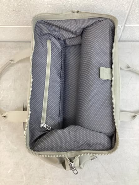 Samsonite Drop-Bottom Weekender Duffel in Limestone Grey