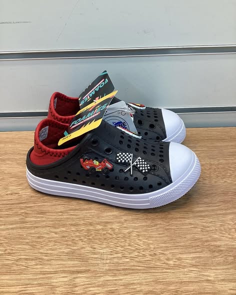 Skechers Boys Molded Slip-On Shoe size 8