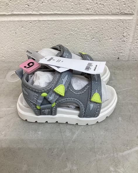 OshKosh B'Gosh Toddler Boys Play Sandal size 6