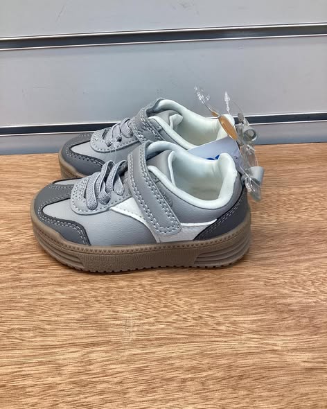 Carter's Toddler Boys Sneaker size 5
