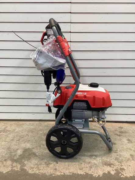 CRAFTSMAN 2400-PSI 1.1-GPM Cold Water Electric Pressure Washer with 5 Spray Tips