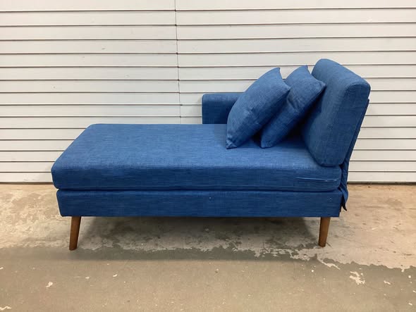 Modern Contemporary Chaise Lounge