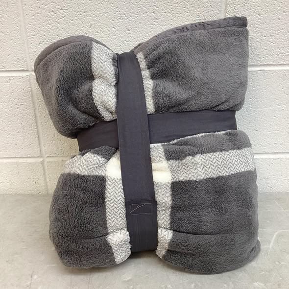 Member's Mark Cozy Throw, 60" x 72"