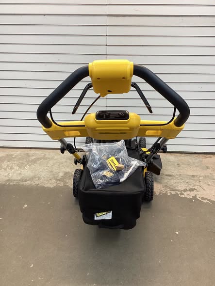 Dewalt 20V MAX 21.5 in. Battery Powered Walk Behind Self Propelled Lawn Mower with (2) 10Ah Batteries & Charger
