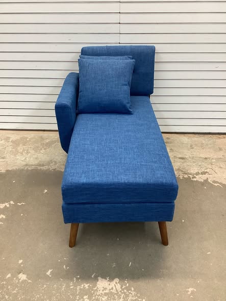 Modern Contemporary Chaise Lounge