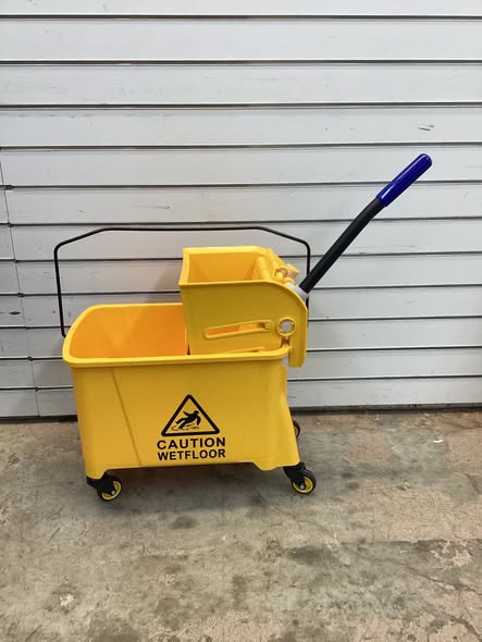 21 Quart Mop Bucket Side Press Wringer on Wheels With Panel
