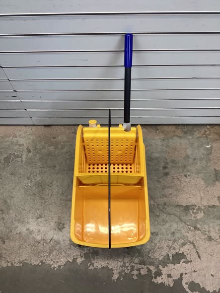 21 Quart Mop Bucket Side Press Wringer on Wheels With Panel