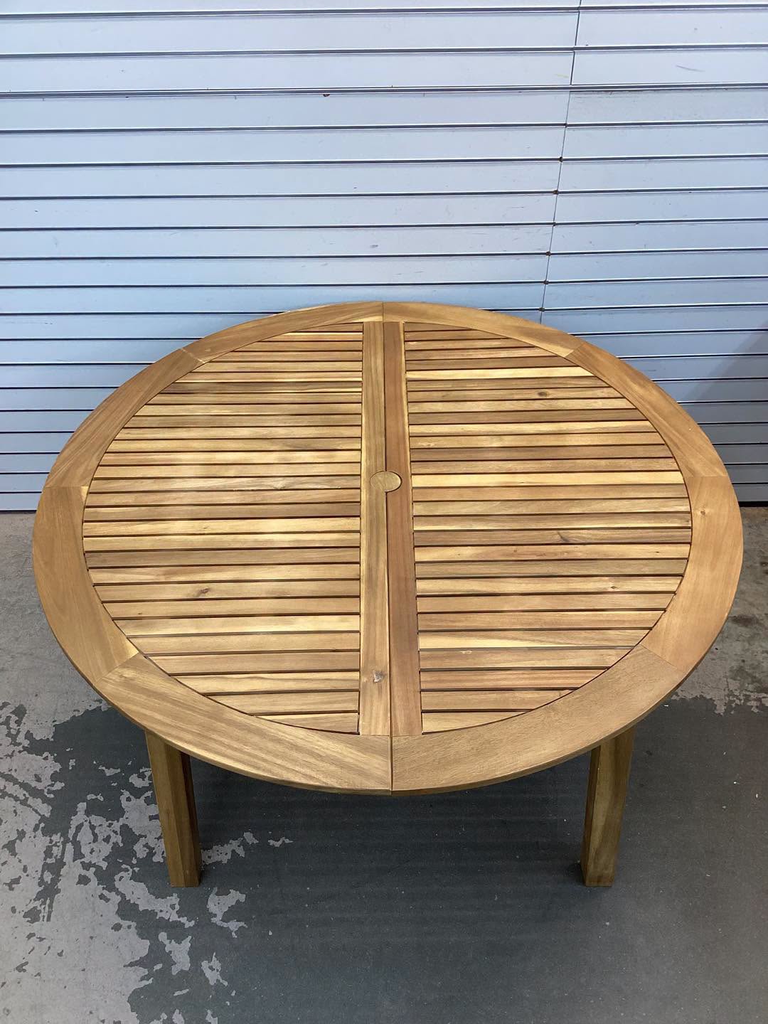 Round Patio Dining Table Acacia Wood Outdoor Dining Table w/ 2'' Umbrella Hole