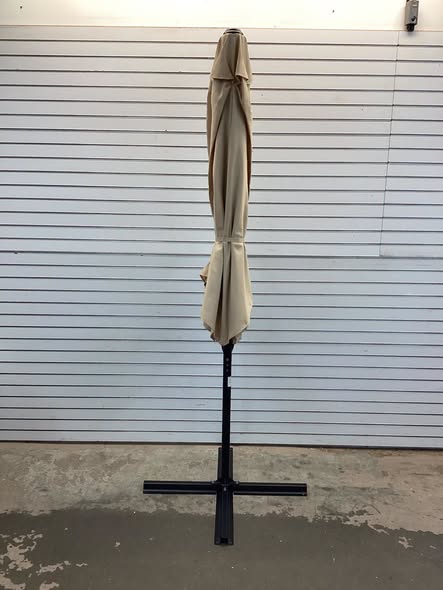 9 FT Cantilever Patio Umbrella with Vented Top and Sun-Protective Canopy