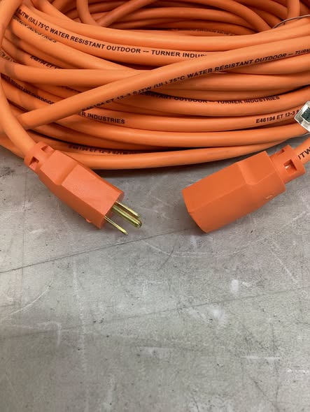 Southwire 100 ft. 12/3 SJTW Indoor/Outdoor Heavy Duty Extension Cord