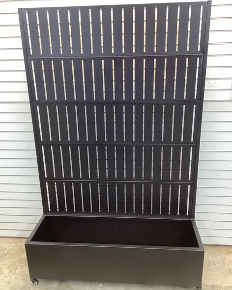 Aveyas 72-in H x 47-in L x 16-in W Black Metal Planter with Trellis ( Fences )