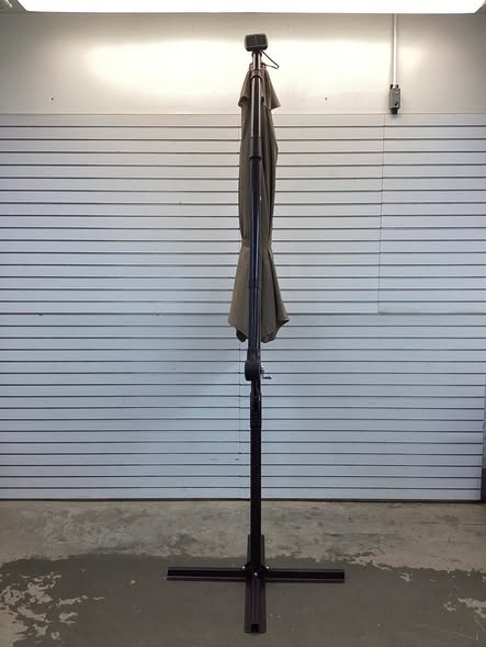 10 Feet Cantilever Umbrella with 32 LED Lights and Solar Panel Batteries