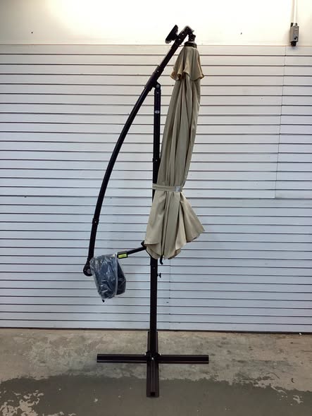 10 Ft Patio Umbrella Offset Cantilever Umbrella with 40 Solar Powered Lights