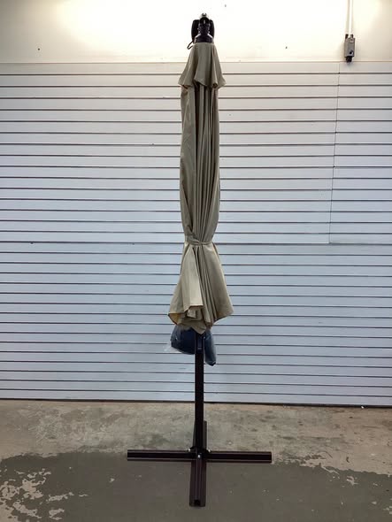 10 Ft Patio Umbrella Offset Cantilever Umbrella with 40 Solar Powered Lights