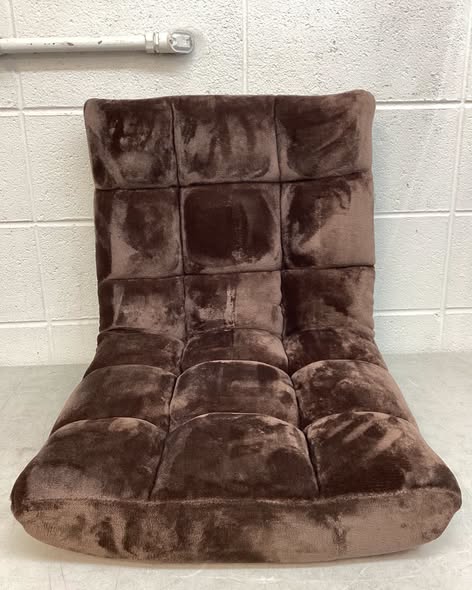 14-Position Adjustable Cushioned Floor Chair