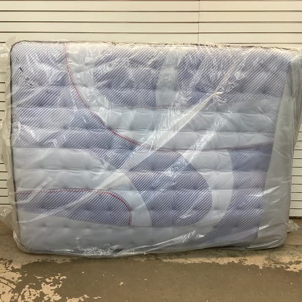 Sealy Posturepedic Plus Walsh Medium Hybrid Mattress- Queen Size