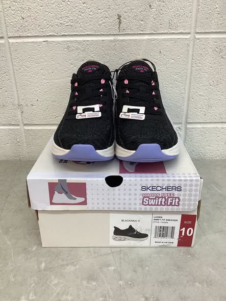 Skechers Women's Swift Fit Sneaker - Size 10