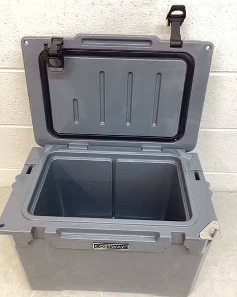 25 QT Hard Cooler with Aluminum Handle and Integrated Cup Holders