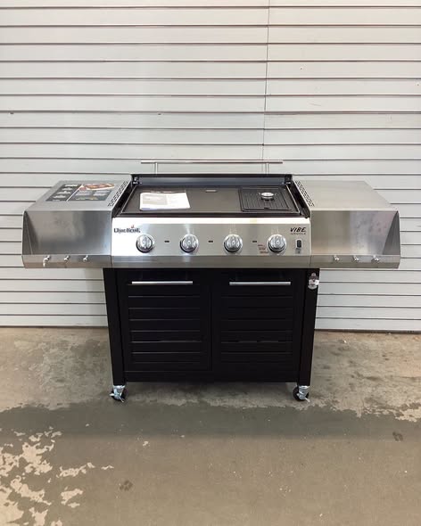 Charbroil Vibe 4 -Burner Liquid propane Flat Top Grill