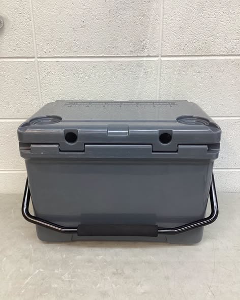 25 QT Hard Cooler with Aluminum Handle and Integrated Cup Holders