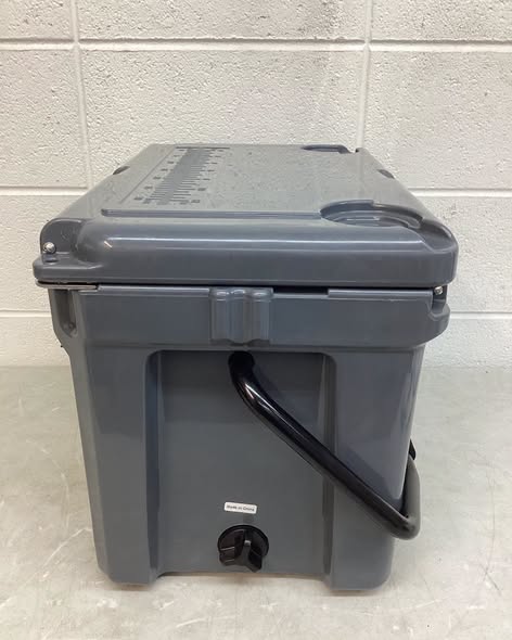 25 QT Hard Cooler with Aluminum Handle and Integrated Cup Holders