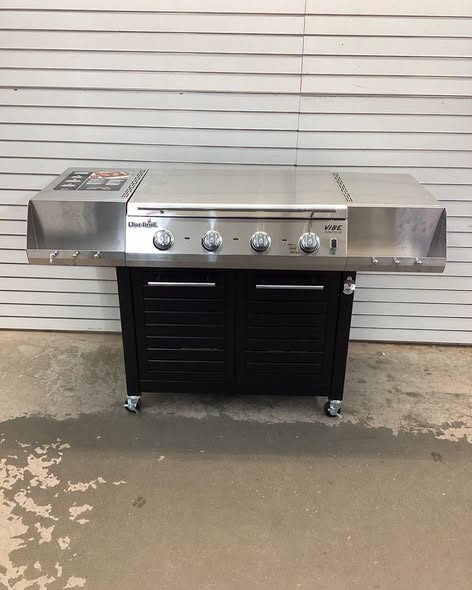 Charbroil Vibe 4 -Burner Liquid propane Flat Top Grill