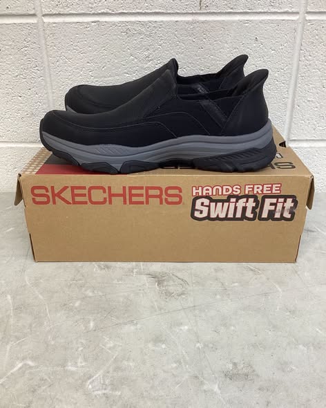 Skechers Men's Hands Free Swift Fit Sneaker size 9