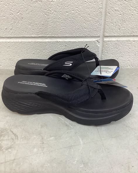 Skechers Women's Flip-Flop. Size 9