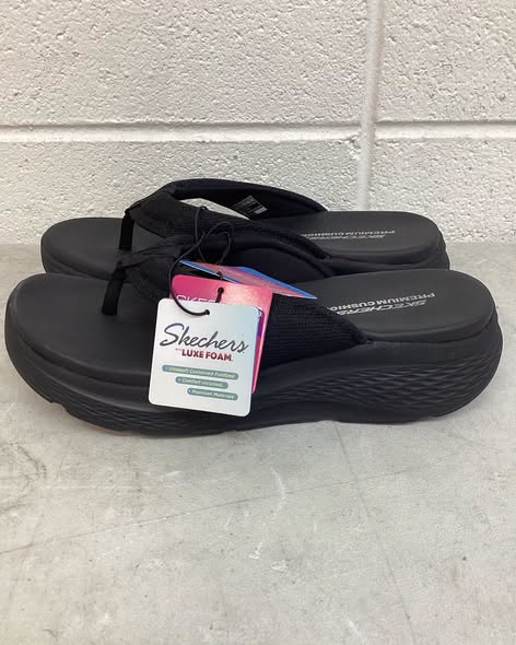Skechers Women's Flip-Flop. Size 9