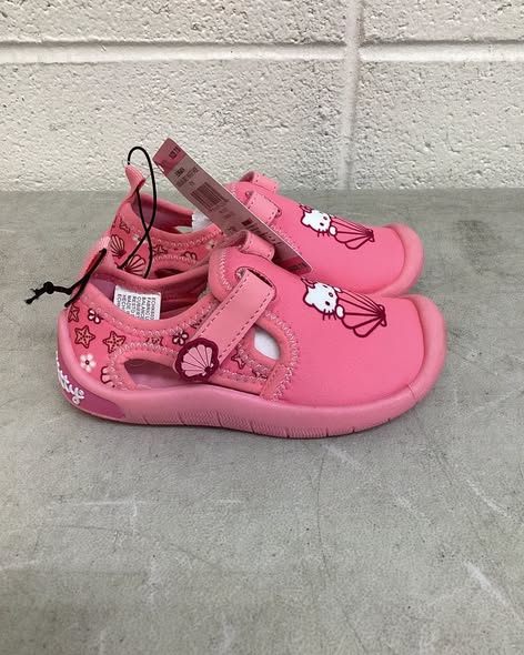 Hello Kitty Toddler Girls Water Shoe size 7/8