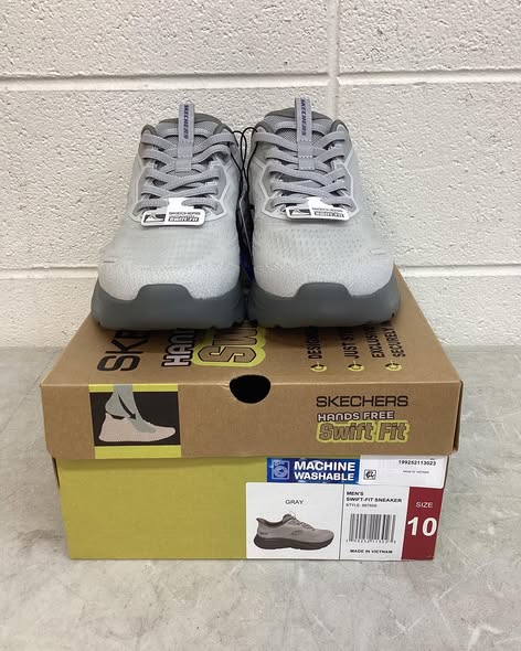 Skechers Men's Hands Free Skech-Edge Swift Fit Sneaker size 10.